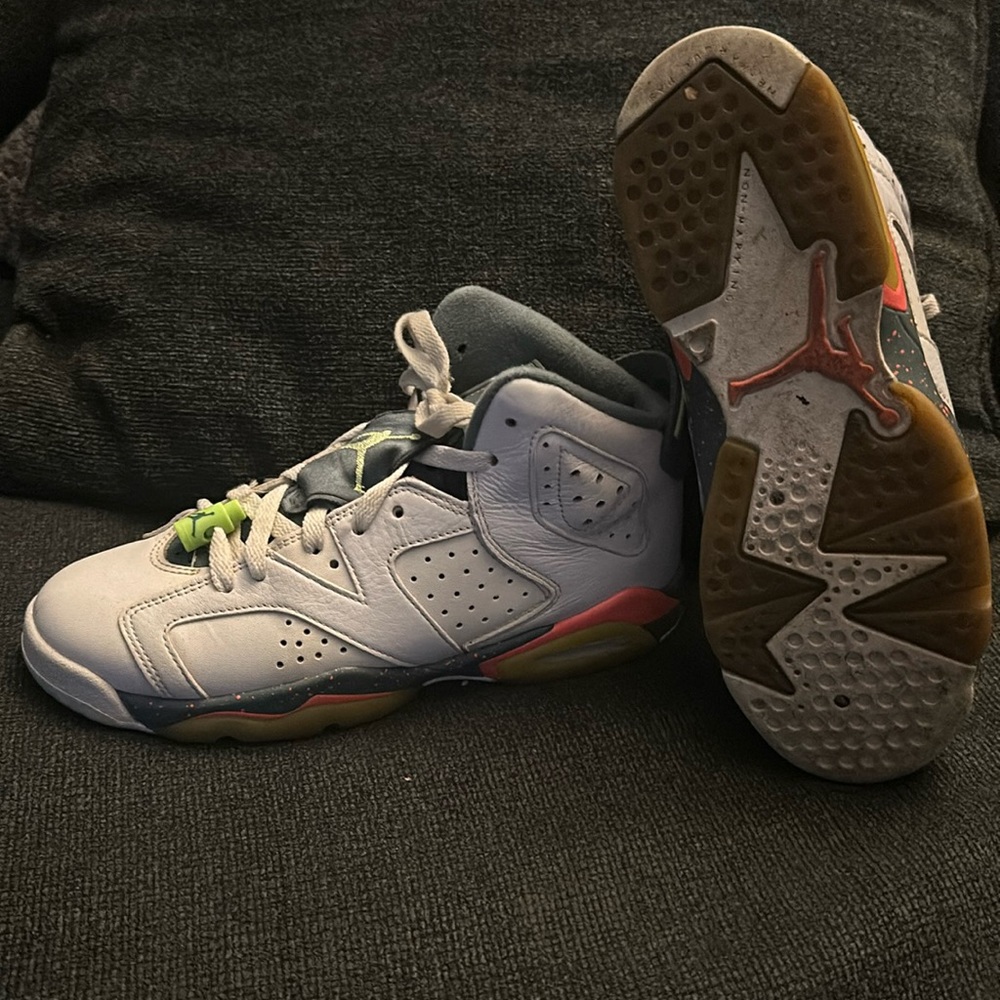 USED Kids 2016 Jordan 6 Retro Mango